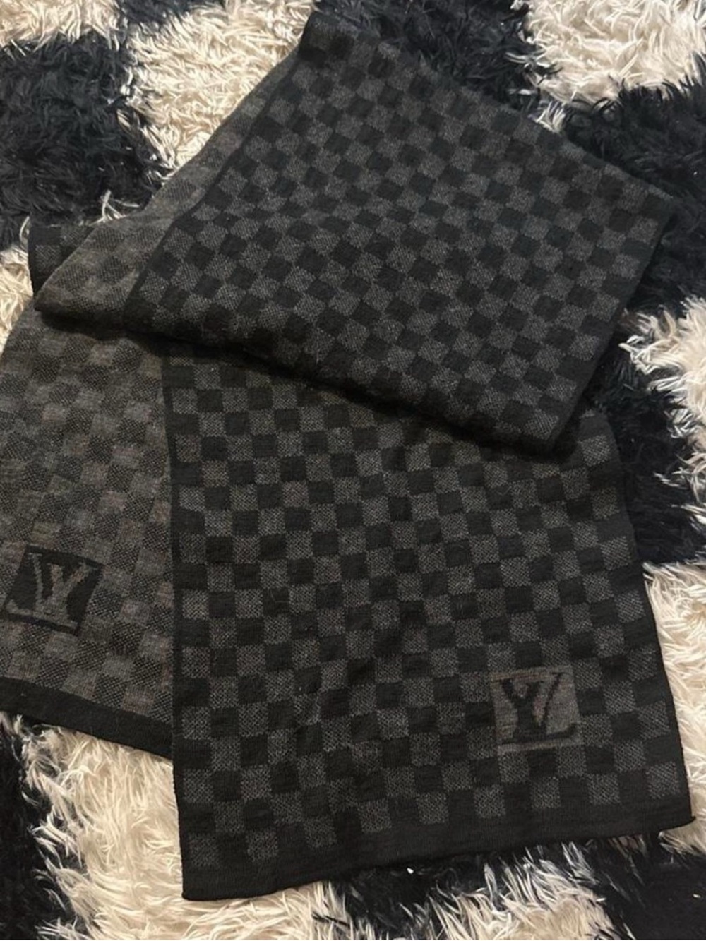 Louis Vuitton Black and Gray Checkerboard Men's Scarf
